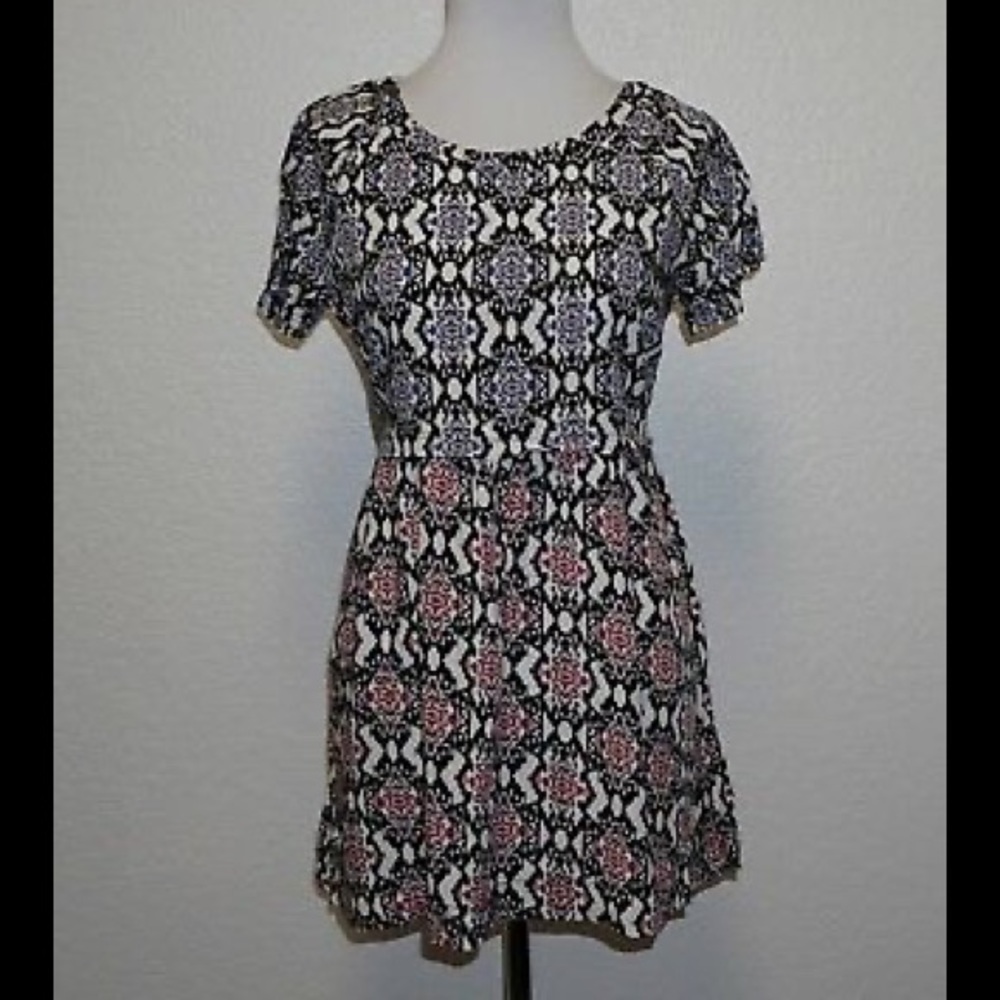 SansSouci Geometric Short Sleeve Tunic - Picture 1 of 6